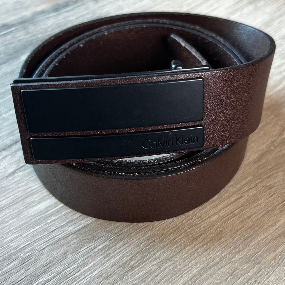 Calvin Klein Mens Brown Genuine Leather Belt Sz 42 Classic Everyday Minimalist - Picture 2 of 8